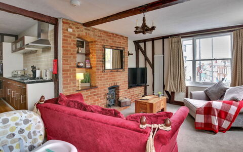 The Red House, Maldon: Meubles, Domicile, Appartement, Brique, Canapé, Salon, Cheminée, Lampe