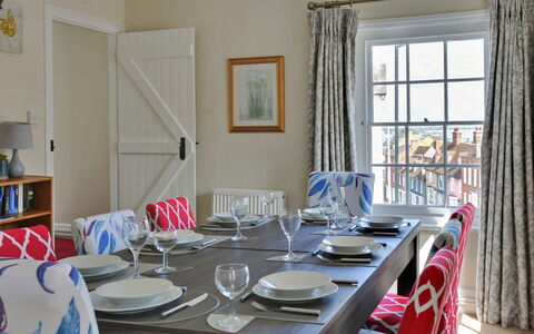The Red House, Maldon: Meubles, Design Intérieur, Sol, Chaise, Table, Sol, Plafond, Pièce, Textile, Salle À Manger