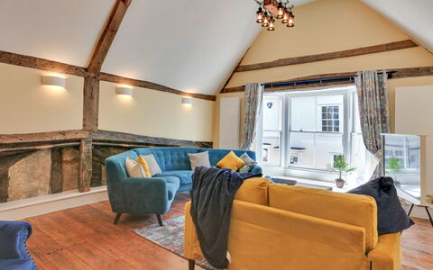Josua, Maldon: Meubles, Design Intérieur, Bois, Plafond, Canapé, Éclairage, Pièce, Domicile, Salon, Sol