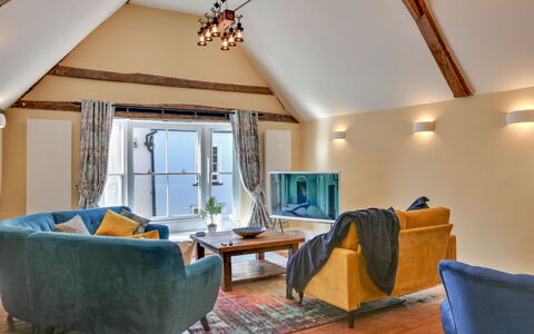 Josua, Maldon: Meubles, Design Intérieur, Bois, Plafond, Pièce, Domicile, Éclairage, Salon, Sol, Canapé