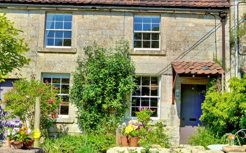 Meadowsweet Cottage: Maison, Arbuste, Chalet, Domicile, Zone Rurale, Porte, Jardin, Cour, Arrière-Cour