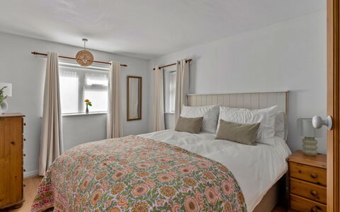 Poundtree: Lit, Meubles, Literie, Design Intérieur, Chambre, Drap De Lit, Linge, Bois, Sol, Plafond