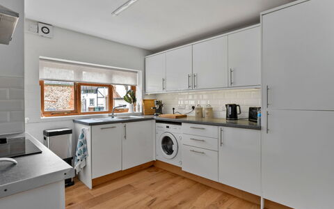 Poundtree: Appareil De Cuisine, Cuisine, Comptoir, Cabinetry, Principaux Appliance, Sol, Design Intérieur, Bois, Électroménager, Sol
