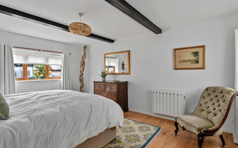 Poundtree: Lit, Meubles, Design Intérieur, Literie, Chambre, Mur, Drap De Lit, Pièce, Sol, Plafond