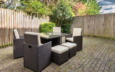 Hollies Coach House: Meubles, Mobilier De Jardin, Table, Tableau De Plein Air, Table Cuisine Et Salle A Manger, Chaise, Jardin, Patio, Table Basse, Arrière-Cour