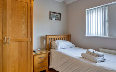 Hollies Cottage, Elm (4 Bed)