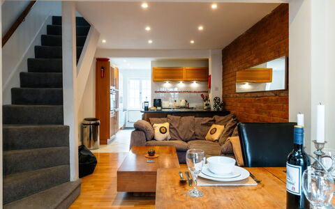 Three Storeys in Newent