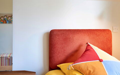 Canal Central: Chambre, Meubles, Design Intérieur, Linge, Literie, Drap De Lit, Lit, Textile, Pièce, Éclairage