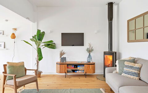 Firethorn: Meubles, Design Intérieur, Sol, Mur, Bois, Salon, Sol, Domicile, Éclairage, Pièce