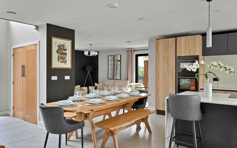 Orchard Rise: Meubles, Design Intérieur, Sol, Chaise, Salle À Manger, Table, Table Cuisine Et Salle A Manger, Sol, Bois, Pièce