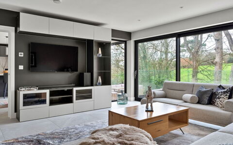 Orchard Rise: Meubles, Design Intérieur, Sol, Télévision, Étagère, Sol, Rayonnage, Bois, Salon, Téléviseur