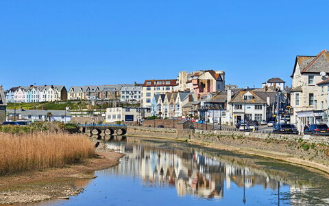 Bude Bolthole: Bâtiment, Zone Résidentielle, Quartier, Côte, Banque, Canal, Cotiers Et Relief Océaniques, Rive, Banlieue