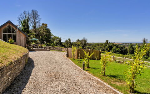 The Cart Shed: Arbuste, Paysage, Nuage, Lot Terre, Zone Rurale, Jardin, Chalet, Aménagement Paysager, Allée, Passerelle