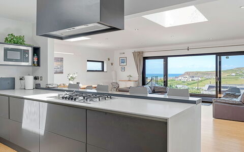 Tregarden: Cuisine, Appareil De Cuisine, Comptoir, Design Intérieur, Principaux Appliance, Électroménager, Sol, Cabinetry, Cuisinière, Meubles