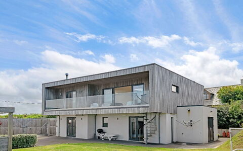 Tregarden: Ciel, Nuage, Domicile, Allée, Siding, Balcon