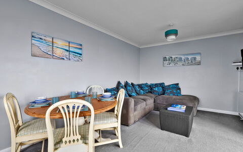 Sea Thrift at Widemouth Bay: Sol, Design Intérieur, Sol, Meubles, Plafond, Pièce, Appartement, Salon, Canapé
