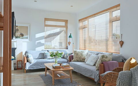 Templemore: Meubles, Design Intérieur, Canapé, Sol, Mur, Sol, Salon, Bois, Domicile, Pièce