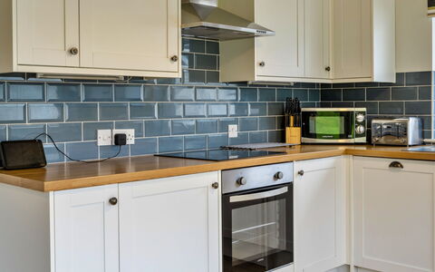 Trecane: Comptoir, Cuisine, Cabinetry, Appareil De Cuisine, Sol, Design Intérieur, Principaux Appliance, Sol, Tiroir, Robinet