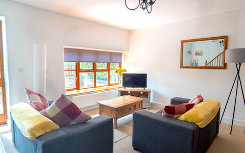 Rosemary Cottage at Widemouth Bay: Meubles, Design Intérieur, Mur, Sol, Canapé, Bois, Pièce, Plafond, Sol, Salon