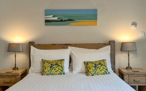 Gwelmor: Meubles, Lit, Bois, Chambre, Design Intérieur, Literie, Throw Pillow, Linge, Drap De Lit, Coussin
