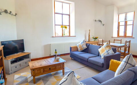 Fields Barn at Widemouth Bay: Meubles, Design Intérieur, Sol, Mur, Sol, Bois, Plafond, Canapé, Pièce, Salon