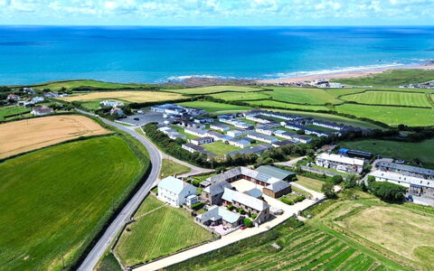Fields Barn at Widemouth Bay: Vue Du Ciel, Photographie Aérienne, Paysage, Zone Résidentielle, Plaine, Lot Terre, Champ, Banlieue, Mer, Biens