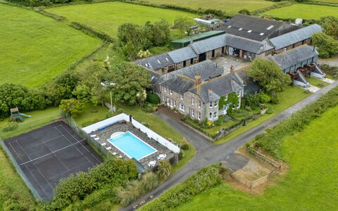 Roost, Quinceborough Farm: Zone Résidentielle, Biens, Piscine, Recours, Manoir, Aménagement Paysager, Villa, Hacienda, Vue Du Ciel, Eco Hôtel