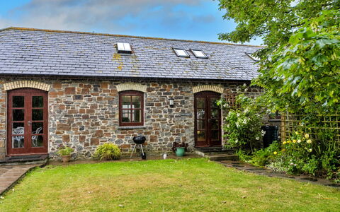 Roost, Quinceborough Farm: Chalet, Maison, Arbuste, Toit, Porte, Ferme, Biens, Jardin, Brickwork, Cour