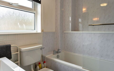 Mucklow, Quinceborough Farm: Baignoire, Salle De Bains, Luminaire Plomberie, Design Intérieur, Sol, Plomberie, Sol, Robinet, Tuile, Pièce