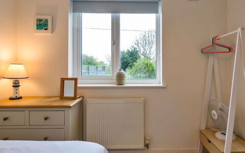 Tregirls: Meubles, Design Intérieur, Lit, Chambre, Bois, Sol, Sol, Pièce, Plafond, Drap De Lit