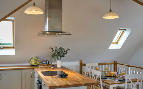 Tregirls: Meubles, Design Intérieur, Sol, Bois, Plafond, Sol, Luminaire, Cuisine, Comptoir, Pièce