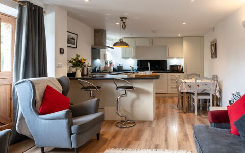 The Hayloft: Meubles, Design Intérieur, Sol, Bois, Sol, Plafond, Chaise, Pièce, Table, Salon