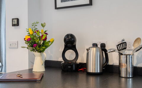 The Hayloft: Appareil De Cuisine, Petit Appareil, Vaisselle, Électroménager, Machine À Café, Comptoir, Cuisine, Serveware