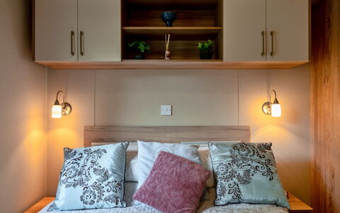 Stargazey: Meubles, Design Intérieur, Chambre, Bois, Lit, Cabinetry, Pièce, Drap De Lit, Sol, Tiroir
