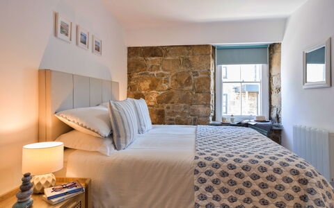 St. Ives 636: Meubles, Design Intérieur, Lit, Chambre, Literie, Mur, Drap De Lit, Sol, Sol, Linge