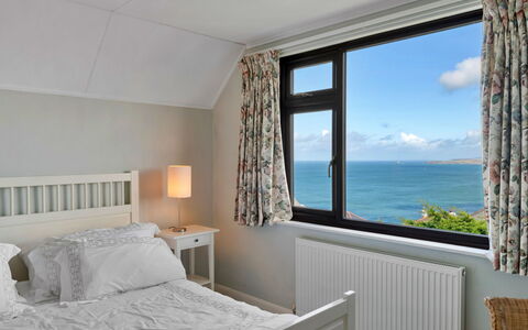 Michel: Meubles, Design Intérieur, Chambre, Lit, Sol, Pièce, Literie, Mer, Linge