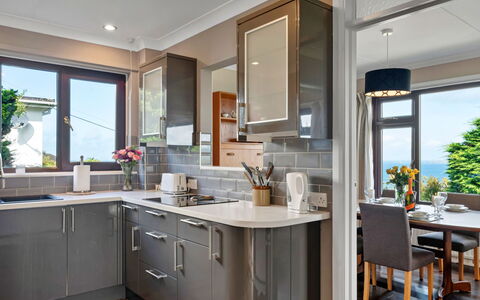 Michel: Meubles, Design Intérieur, Cuisine, Cabinetry, Comptoir, Appareil De Cuisine, Sol, Bois, Principaux Appliance, Domicile