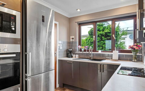 Michel: Appareil De Cuisine, Cuisine, Meubles, Cabinetry, Comptoir, Design Intérieur, Principaux Appliance, Sol, Électroménager, Réfrigérateur