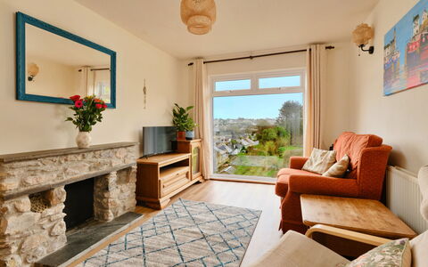Looe Valley View: Meubles, Design Intérieur, Sol, Bois, Sol, Pièce, Canapé, Salon, Plafond, Table