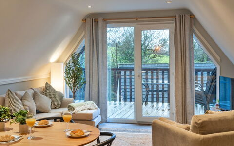 Toblerone Lodge: Meubles, Design Intérieur, Bois, Plafond, Sol, Canapé, Domicile, Sol, Éclairage, Salon