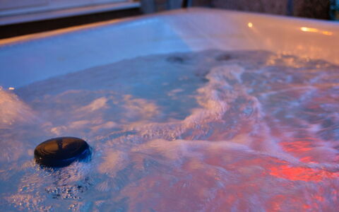 Toblerone Lodge: Baignoire, Luminaire Plomberie, Jacuzzi, Salle De Bains, Plomberie