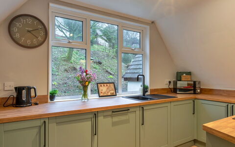 Toblerone Lodge: Design Intérieur, Bois, Sol, Cuisine, Appareil De Cuisine, Comptoir, Meubles, Cabinetry, Éclairage, Sol