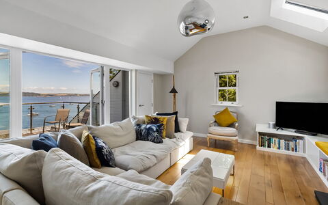 Bownder House: Meubles, Canapé, Design Intérieur, Sol, Sol, Plafond, Salon, Pièce, Éclairage