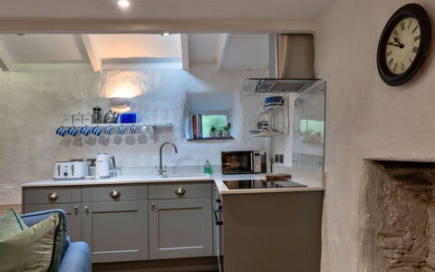 Spray Barn: Appareil De Cuisine, Cuisine, Comptoir, Principaux Appliance, Meubles, Design Intérieur, Cabinetry, Sol, Électroménager, Luminaire Plomberie