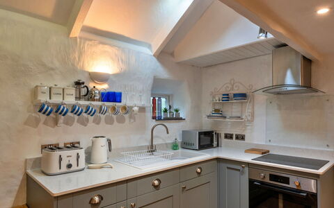 Spray Barn: Cuisine, Appareil De Cuisine, Comptoir, Principaux Appliance, Design Intérieur, Cabinetry, Plafond, Cuisinière, Électroménager, Sol
