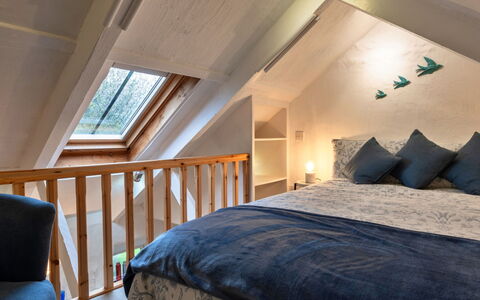 Spray Barn: Design Intérieur, Meubles, Chambre, Bois, Lit, Plafond, Sol, Sol, Pièce, Literie