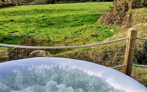Demelza Shepherd'S Hut: Piscine, Jacuzzi, Eco Hôtel, Baignoire, Ferme