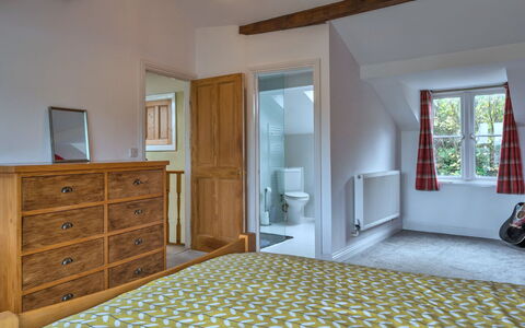 High Cross House: Meubles, Design Intérieur, Lit, Sol, Mur, Chambre, Sol, Bois, Pièce, Plafond