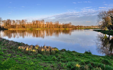 Lake View: Ciel, Bleu, L'Eau, Ressources En Eau, Vert, Plan D'Eau, La Nature, Paysage Naturel, Environnement Naturel, Voie Navigable