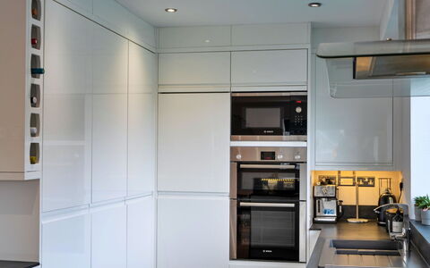 Lake View: Appareil De Cuisine, Cuisine, Principaux Appliance, Design Intérieur, Cabinetry, Sol, Bois, Comptoir, Électroménager, Plafond